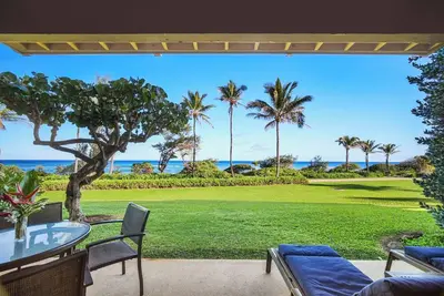Image de Kaha Lani # 121, Oceanfront, à quelques pas de la plage, vue sur le lever du soleil depuis la véranda privée