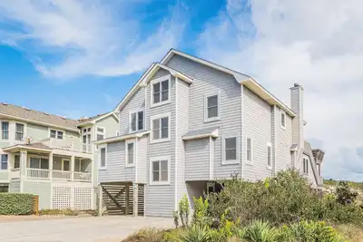 Image de C5111 Camp d'été. Bord de l'océan, piscine communautaire, bain à remous, animaux acceptés!