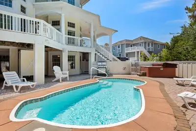Image de Casa Nuestra: Entrée sans clé, piscine privée, bain à remous, communauté fermée et de superbes équipements!