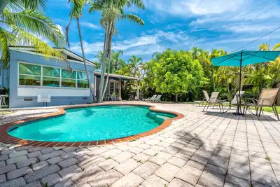 Image de Tropical Cabana 2/2 for 6 Piscine chauffée tropicale privée Hollywood Près de la plage