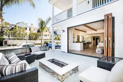 Image de Luxueuse maison contemporaine avec vue sur l'océan avec terrasse sur le toit WiFi buanderie privée et cuisine complète