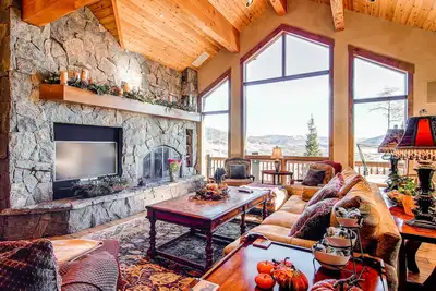Image de Maison de montagne luxueuse, vue imprenable, pour 12 personnes, bain à remous privé, artistes de rêve