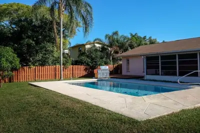 Image de Piscine chauffée WiFi gratuit Près de Anna Maria Island Beach Dog Friendly!