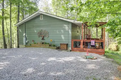 Image de Cottage w / Deck-4 milles Ă Great Smoky Mountains!