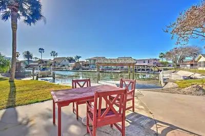Image de Spacieux Waterfront Rockport House w / quai privé!