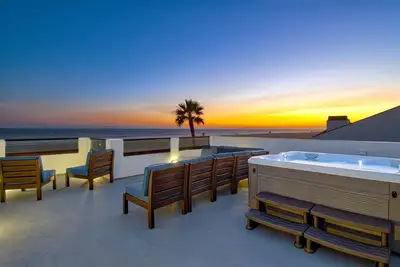 Belle, one-of-a-kind unité supérieure avec une incroyable terrasse sur le toit avec bain à remous