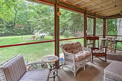 Image de Harbert Cottage + Studio w / Porche Half Mile Ă la plage!