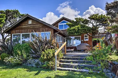 Image de Oceanfront Arch Cape House avec vue sur le Pacifique!