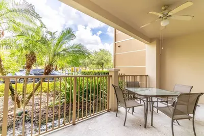 Image de Star Wars Disney maintenant ouvert, réservez maintenant! Unité au rez-de-chaussée du Vista Cay Resort à Orlando