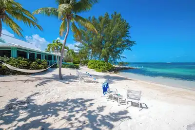 Image de Villa Fingertip: Villa Privée et Magnifique au Bord de L’eau à Cayman Kai, Près de Rum Point