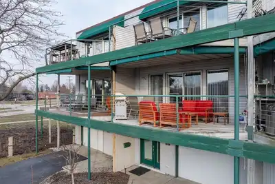 Image de Happy Haven: 2 Br Condo w / Two Decks - Regardez la fontaine musicale! (4 personnes)