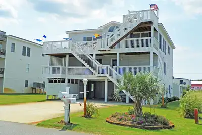 Image de Belles Oceanside-5 BRs, ascenseur, Table de billard, piscine privée et bain à remous!