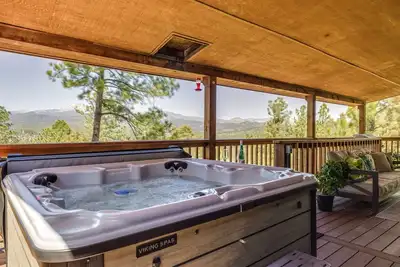 Image de Cabane Ruidoso avec bain à remous et vue sur la montagne