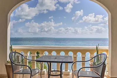 Image de Oceanfront Cancun Condo w / Loft dans tous les Ritmo Resort