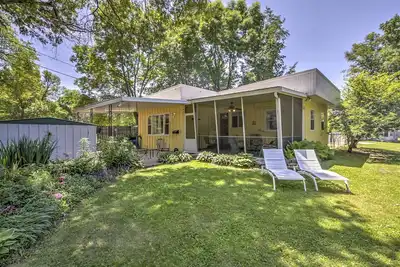 Image de 'Spruce Haven' - Bellevue Waterfront Lake Cottage!