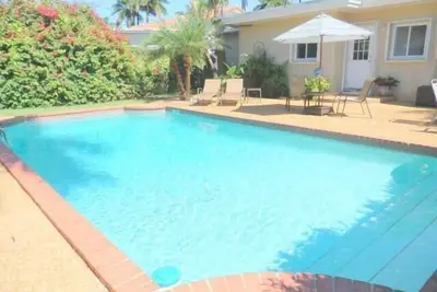 Image de Lake Breezes 3\/2 pour 8 personnes Grande piscine à 1, 5 km de la plage et du centre-ville