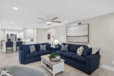 Image de Deux chambres Condo sur le premier niveau de vie, situé en dehors de Middle Gulf Drive - Sanibel Surfside 214