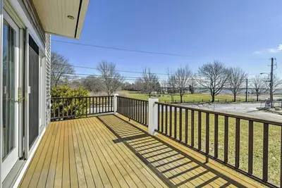 Image de Marion House w / Deck & Ocean Views-400 ft to Beach
