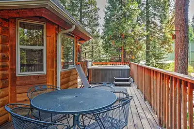 Image de Cabine spacieuse 3br Shaver Lake avec bain à remous privé