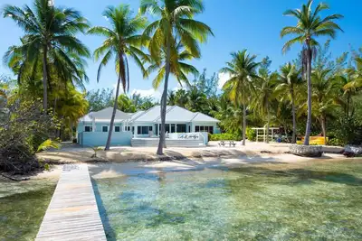 Image de Kai Conut: Villa de style insulaire à Cayman Kai avec piscine privée et ponton pour escapades tropicales
