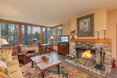 Image de Yampa 2414: The Aspen - Magnifique Condo ensoleillé au premier étage avec une grande salle familiale et de nombreuses places assises