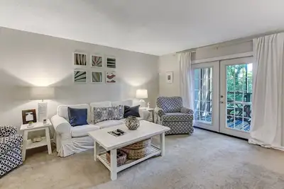 Image de Super endroit pour votre famille avec beaucoup à faire et une passerelle vers la plage!