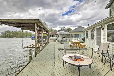 Image de Chippewa Cottage w \/ Patio & Dock sur le lac Indian!