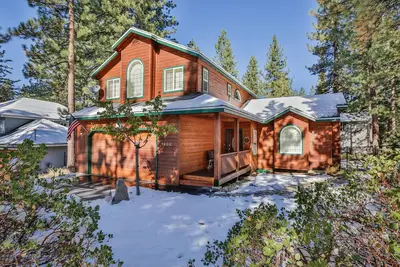 Heavenly Adventure - Luxury Mountain Home, Table de billard, bain à remous