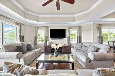 Image de Condo 3 chambres au centre de villégiature de la Réunion avec une vue magnifique et un intérieur moderne