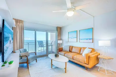 Image de Direct Oceanfront - Entièrement rénové - Amazing Ocean Views