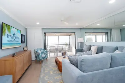 Image de Gulf Front, Dernier étage, Condo à trois chambres mise à jour - Sanddollar C303