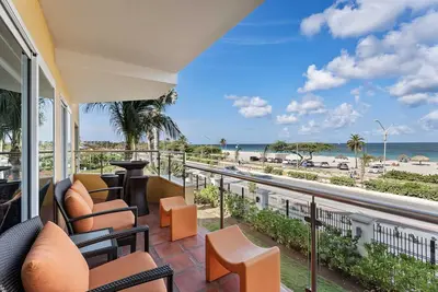 Image de Front De Mer - Eagle Beach - Adultes Uniquement - Oceania Resort - Condo Majestic View 3br - E221