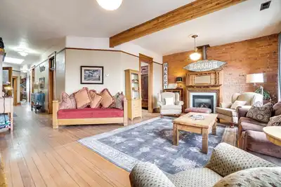Image de «La Suite Loft Mercantile C» Cozy 3br Laramie Apt
