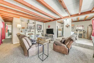 Image de Ruidoso Cabin w \/ Jacuzzi-10 minutes à pied de la rue Main!