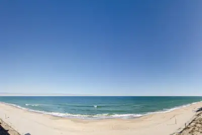 Image de Magnifique condo en bord de mer avec des équipements de style resort