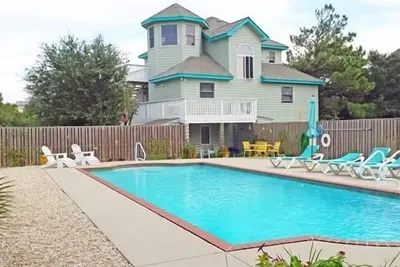 Image de Énorme piscine d'eau salée! Avec 4 Chambres (Deux MAÎTRES) Hot Tub Et Montre Du Navire!