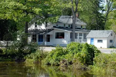 Image de Pieds nus sur la M22 - Grande maison fraîche à Glen Arbor - Crystal River - En route pour la ville