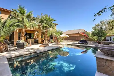 Image de Maison Chandler spectaculaire avec piscine et foyer!
