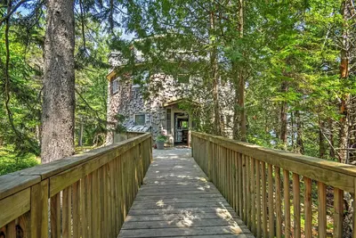 Image de «Dragonwood Castle» 3br Maine Home sur Waterfront!