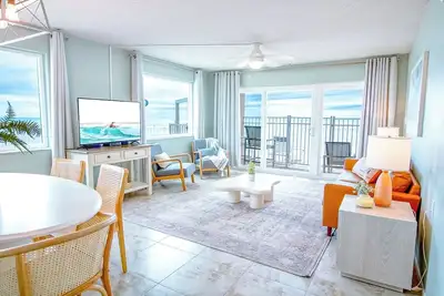 Image de Direct Oceanfront - Unité de coin - Rez-de-chaussée avec vue