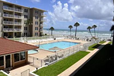 Image de Mignon 2/2! Complexe Oceanfront direct sur la plage No Drive Beach de Nsb!