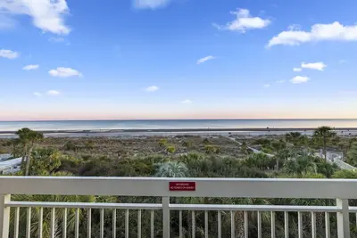 Image de Paradise Beachfront, 336 Breakers. Capacité d'accueil 4-6, vélos gratuits