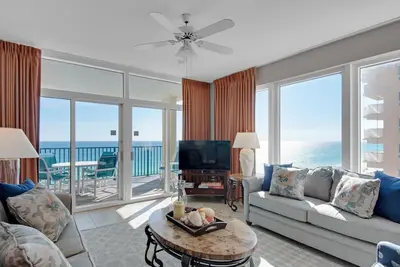 Image de Vues spectaculaires de ce coin Condo! ! Emplacement idéal dans le centre-ville de Destin! ! !