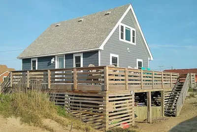 Image de Profitez des sons de l'océan et d'une vue imprenable sur la plage depuis cette maison 3 chambres en front de mer.