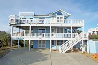 Image de Oceanside Home - 6 BRs, piscine privée, bain à remous, air hockey, et les chiens!