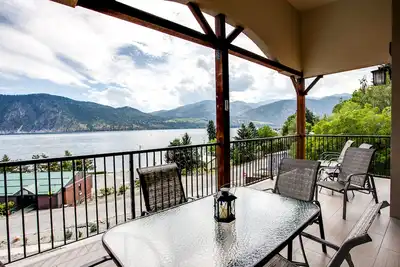 Image de Manson Condo w / Mtn Views-1 Block from Lake Chelan!