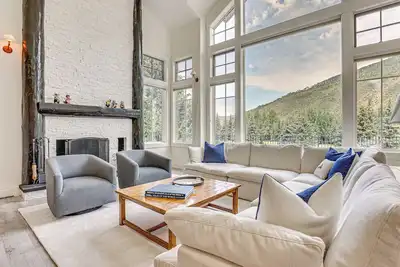 Image de Mtn Home sur Fairway w / Deck - Mins to Vail Resort!