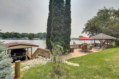 Image de Belle maison de front de mer Monticello w / Fire Pit!