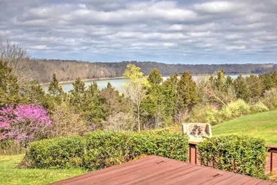 Image de Monticello Home sur 2+ acres avec vue sur le lac Cumberland