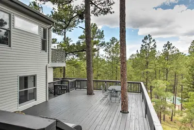 Image de Maison Ruidoso à plusieurs niveaux avec terrasses!